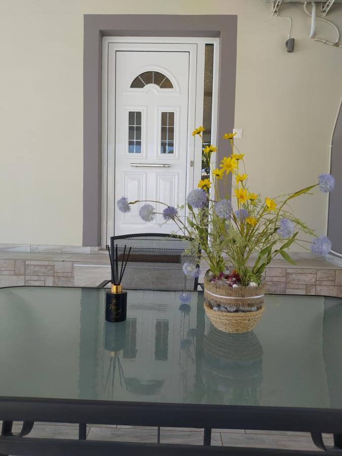 Just Constructed! Villa Gastuni Exterior foto